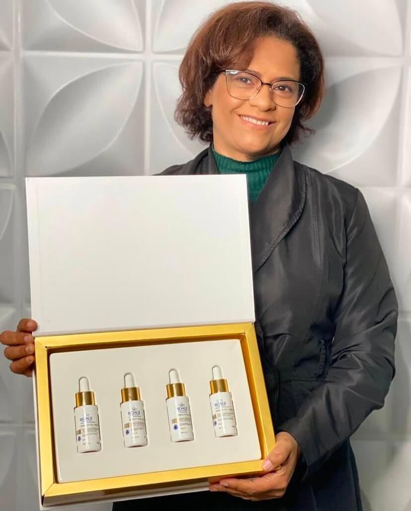 clothing store employee Vanda